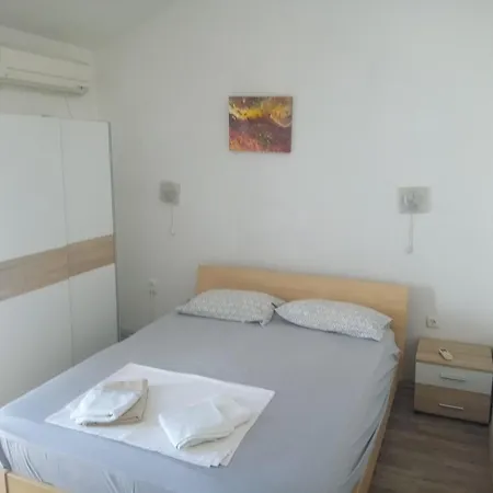 Gostinjska kuća And Camelia