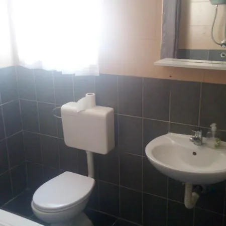 And Camelia Gostinjska kuća 3*