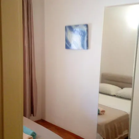 Guest house And Camelia