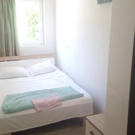 Guest house And Camelia Premantura